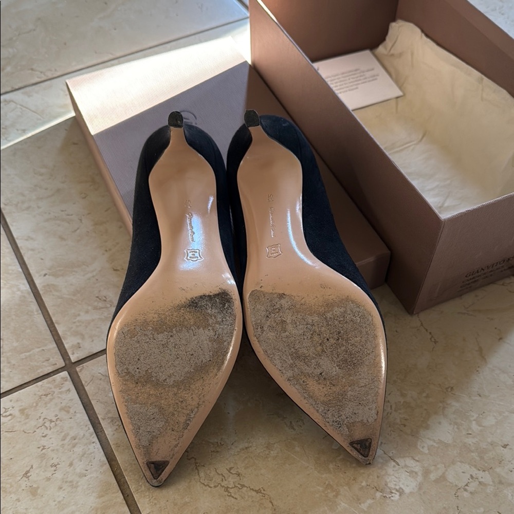 Gianvito Rossi Black Suede Women's Pumps 39.5 - Picture 4 of 6